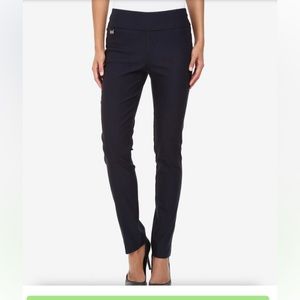 NWOT LISETTE MONTREAL SOLID BLACK LYCRA SLIM PANT. Size 6. SO SLIMMING!